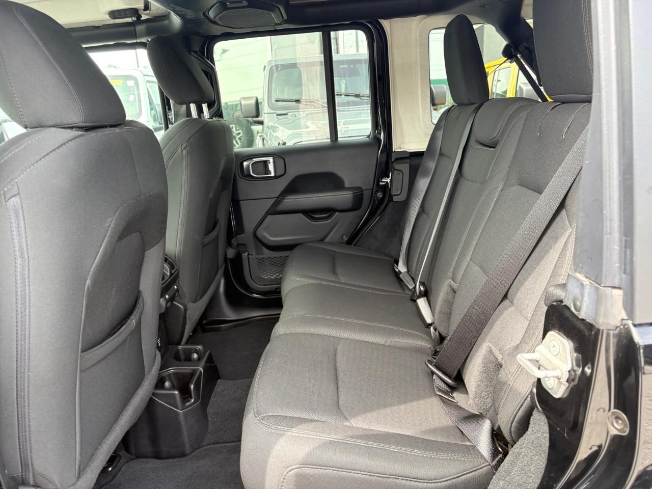 2021 Jeep WRANGLER UNLIMITED Sahara 4dr 4x4 Photo
