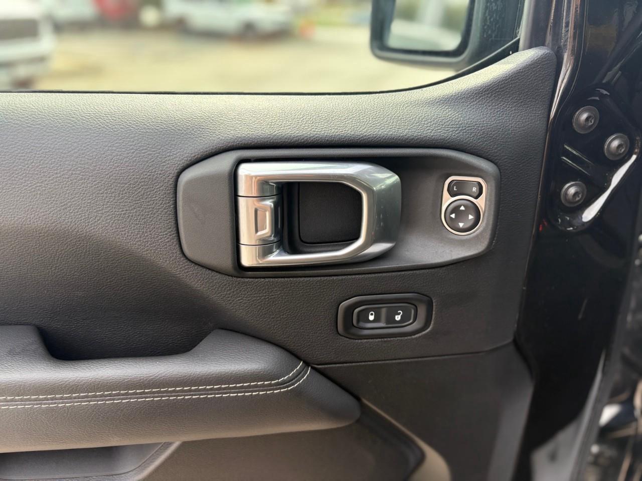 2021 Jeep WRANGLER UNLIMITED Sahara 4dr 4x4 Photo