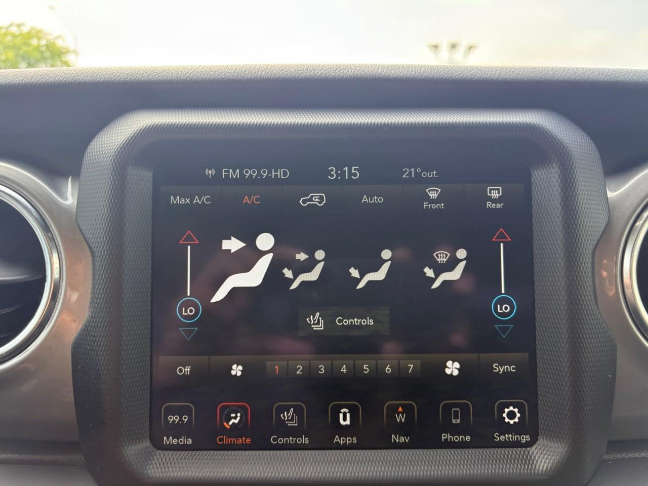 2021 Jeep WRANGLER UNLIMITED Sahara 4dr 4x4 Photo