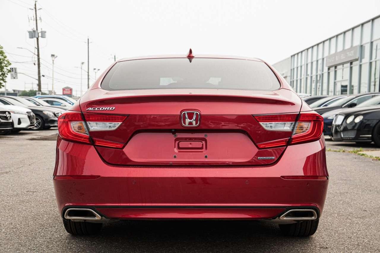 2018 Honda Accord Touring CVT Photo