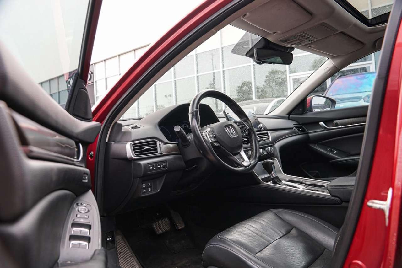 2018 Honda Accord Touring CVT Photo