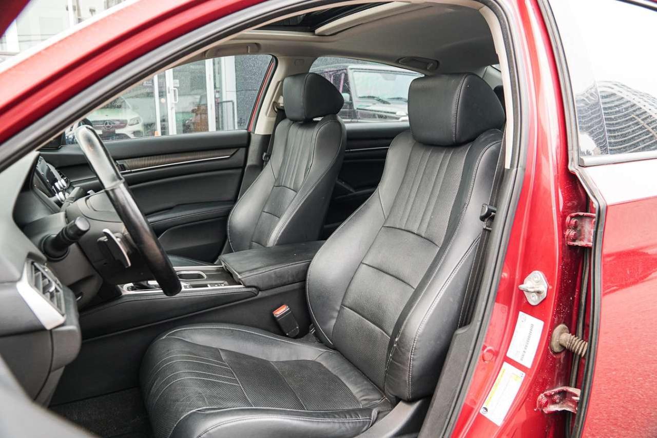 2018 Honda Accord Touring CVT Photo