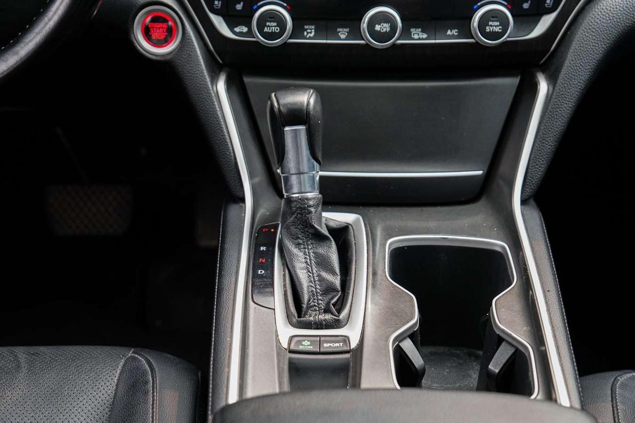 2018 Honda Accord Touring CVT Photo