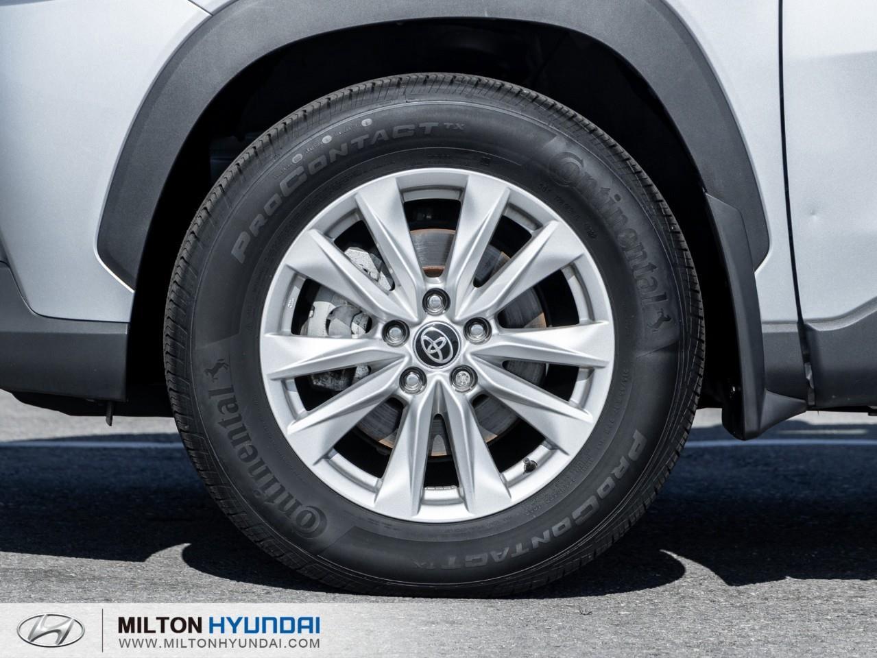 2022 Toyota Corolla Cross LE 4dr All-Wheel Drive Photo