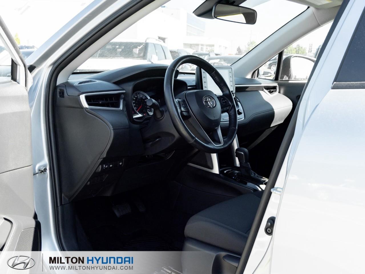 2022 Toyota Corolla Cross LE 4dr All-Wheel Drive Photo