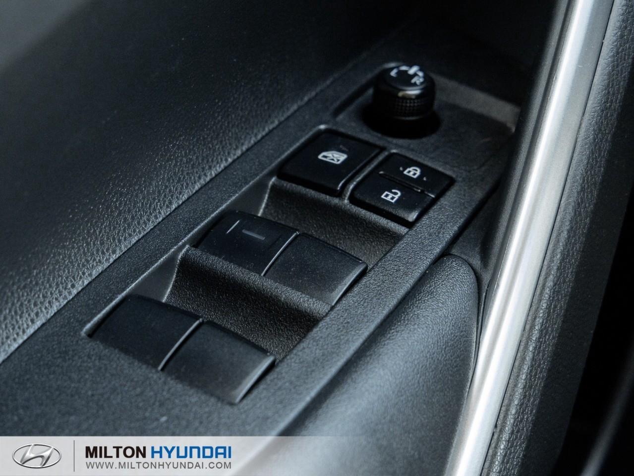 2022 Toyota Corolla Cross LE 4dr All-Wheel Drive Photo