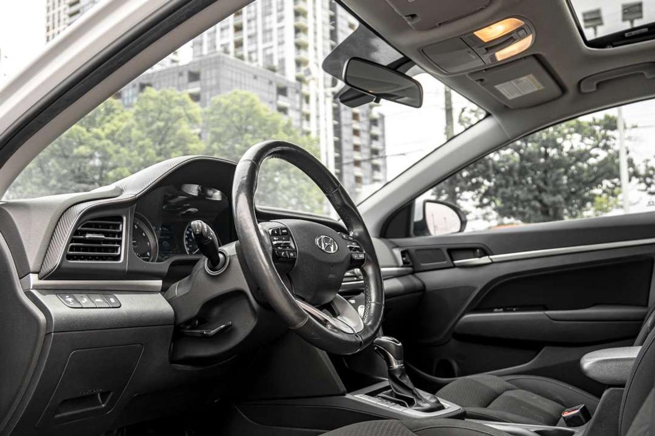 2020 Hyundai Elantra PREFERRED   CAM   SUNROOF   HEATED SEATS Photo