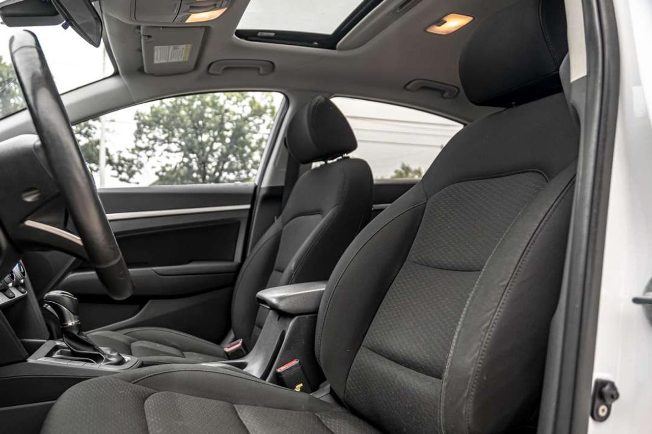 2020 Hyundai Elantra PREFERRED   CAM   SUNROOF   HEATED SEATS Photo