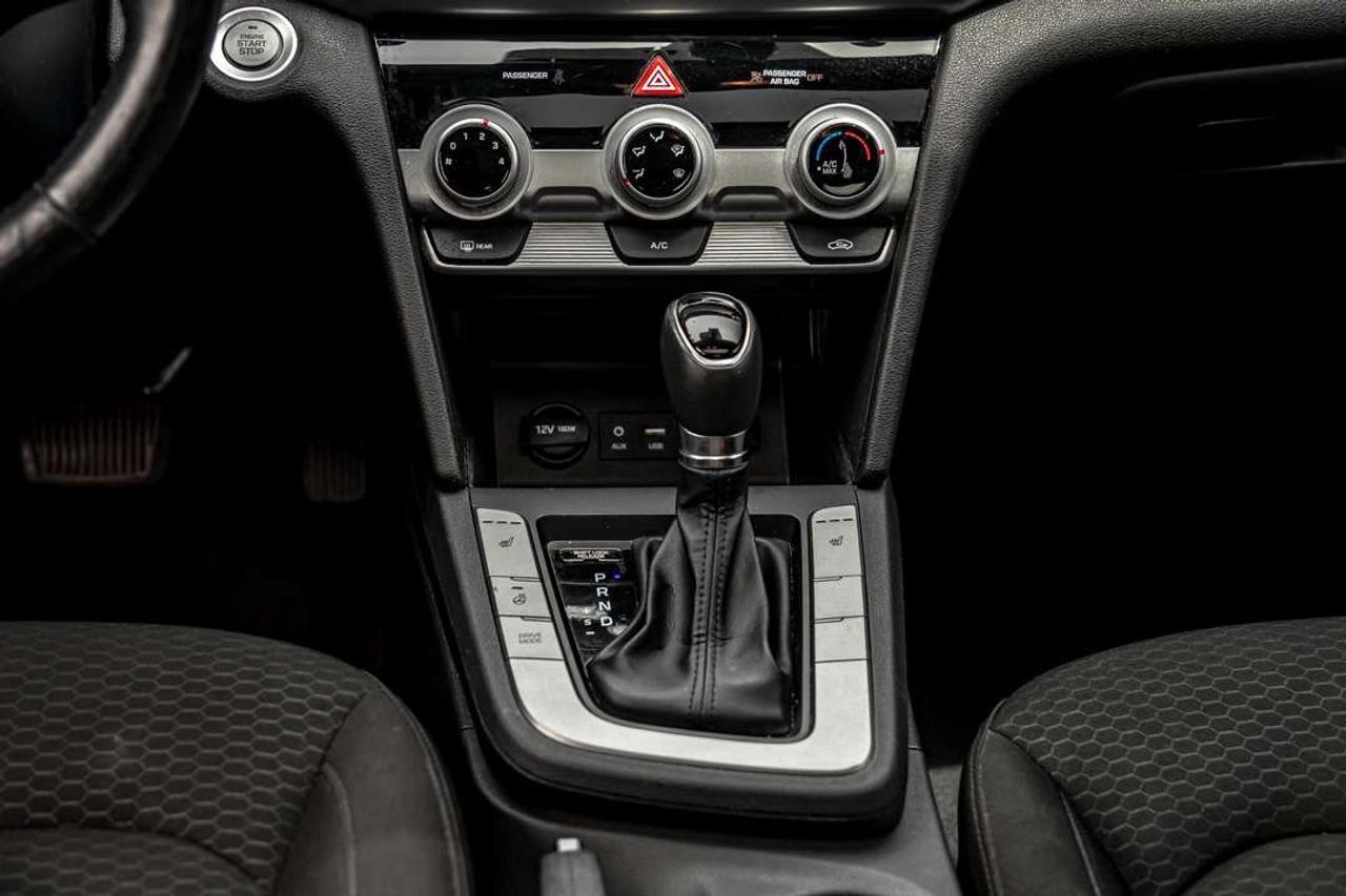 2020 Hyundai Elantra PREFERRED   CAM   SUNROOF   HEATED SEATS Photo