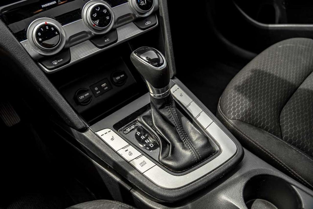 2020 Hyundai Elantra PREFERRED   CAM   SUNROOF   HEATED SEATS Photo
