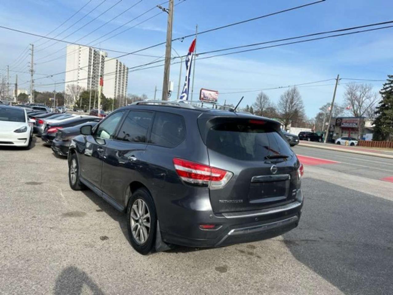 2014 Nissan Pathfinder 4WD 4dr Hybrid Photo2