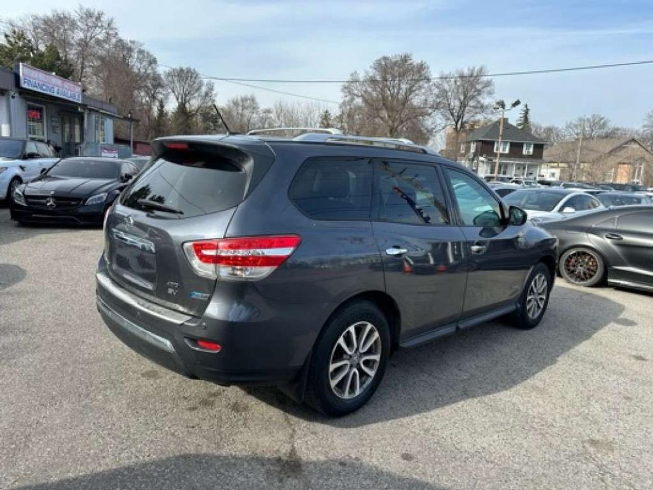 2014 Nissan Pathfinder 4WD 4dr Hybrid Photo