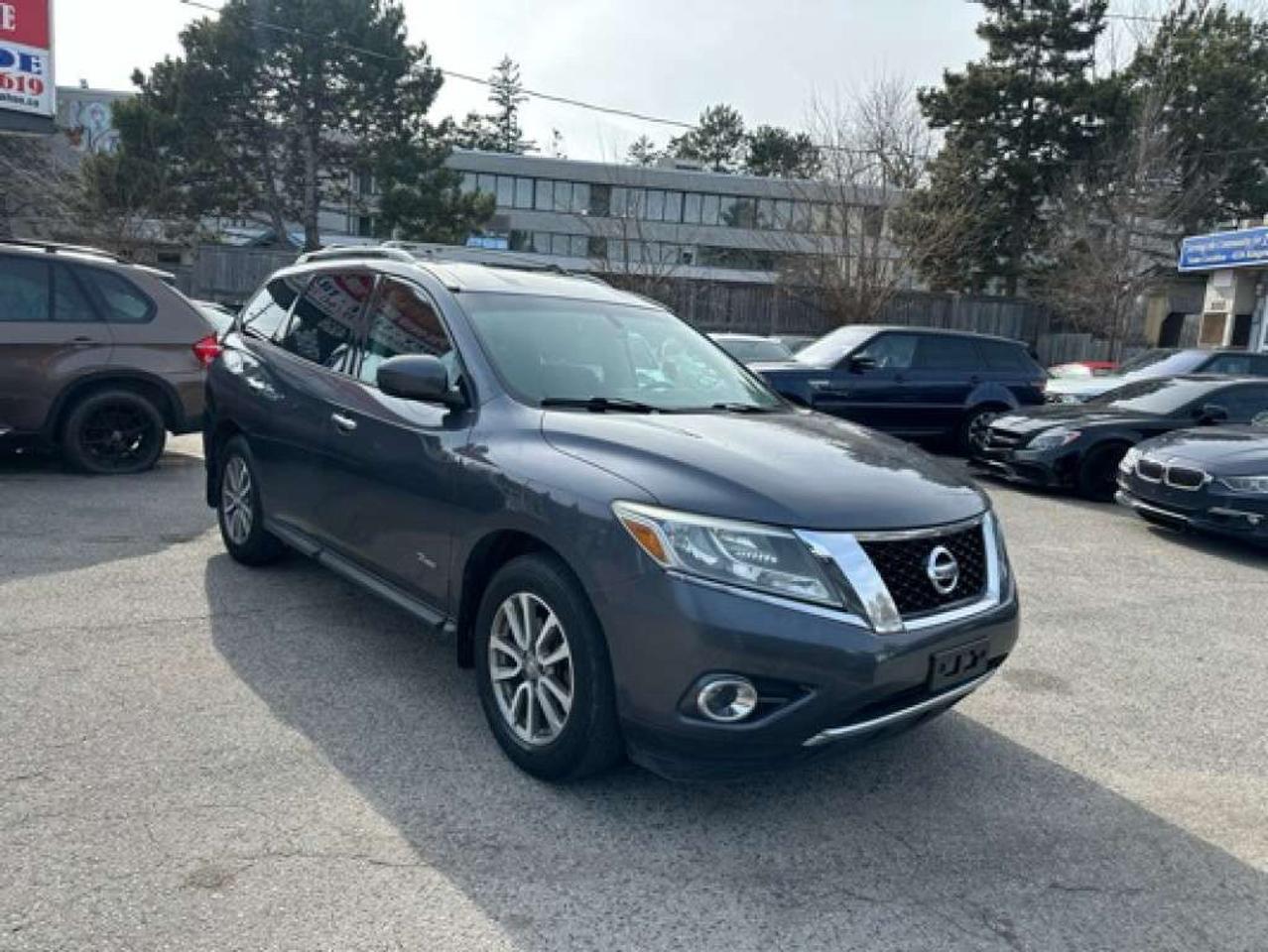 2014 Nissan Pathfinder 4WD 4dr Hybrid Photo