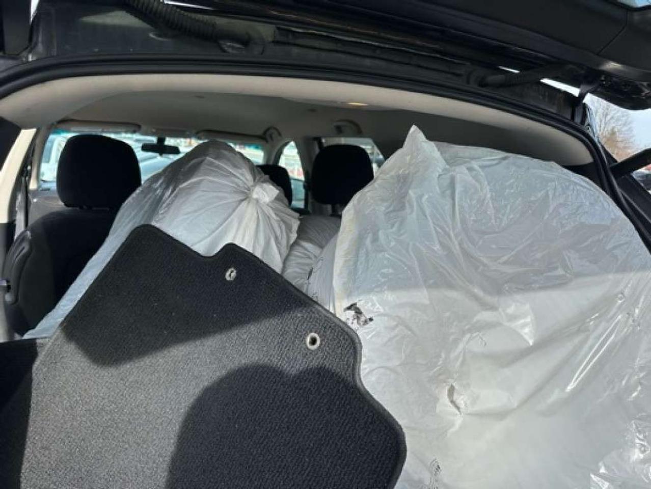2014 Nissan Pathfinder 4WD 4dr Hybrid Photo
