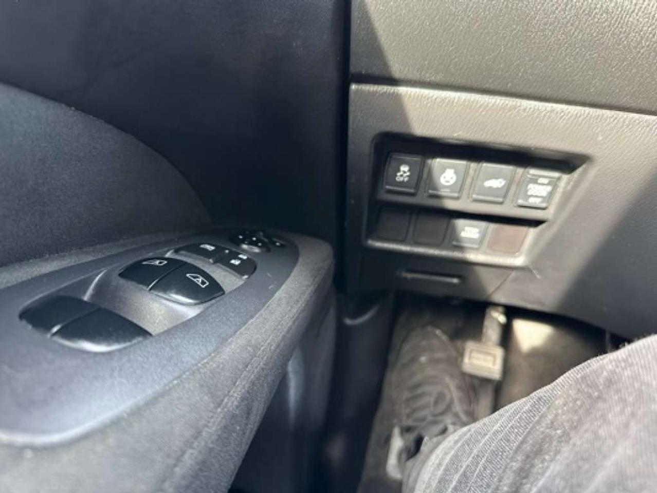 2014 Nissan Pathfinder 4WD 4dr Hybrid Photo