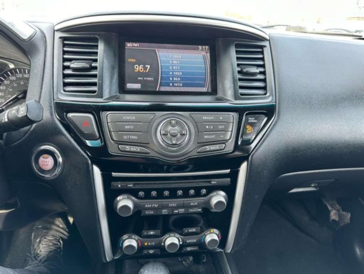 2014 Nissan Pathfinder 4WD 4dr Hybrid Photo