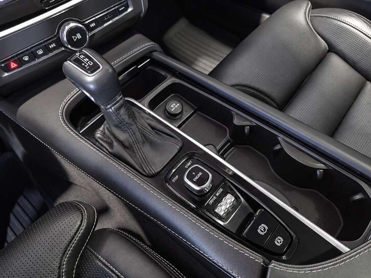 2018 Volvo S90 S90 T6 INSCRIPTION AWD / Leather / NAVI / Sunroof / 360 Cam / Loaded Photo