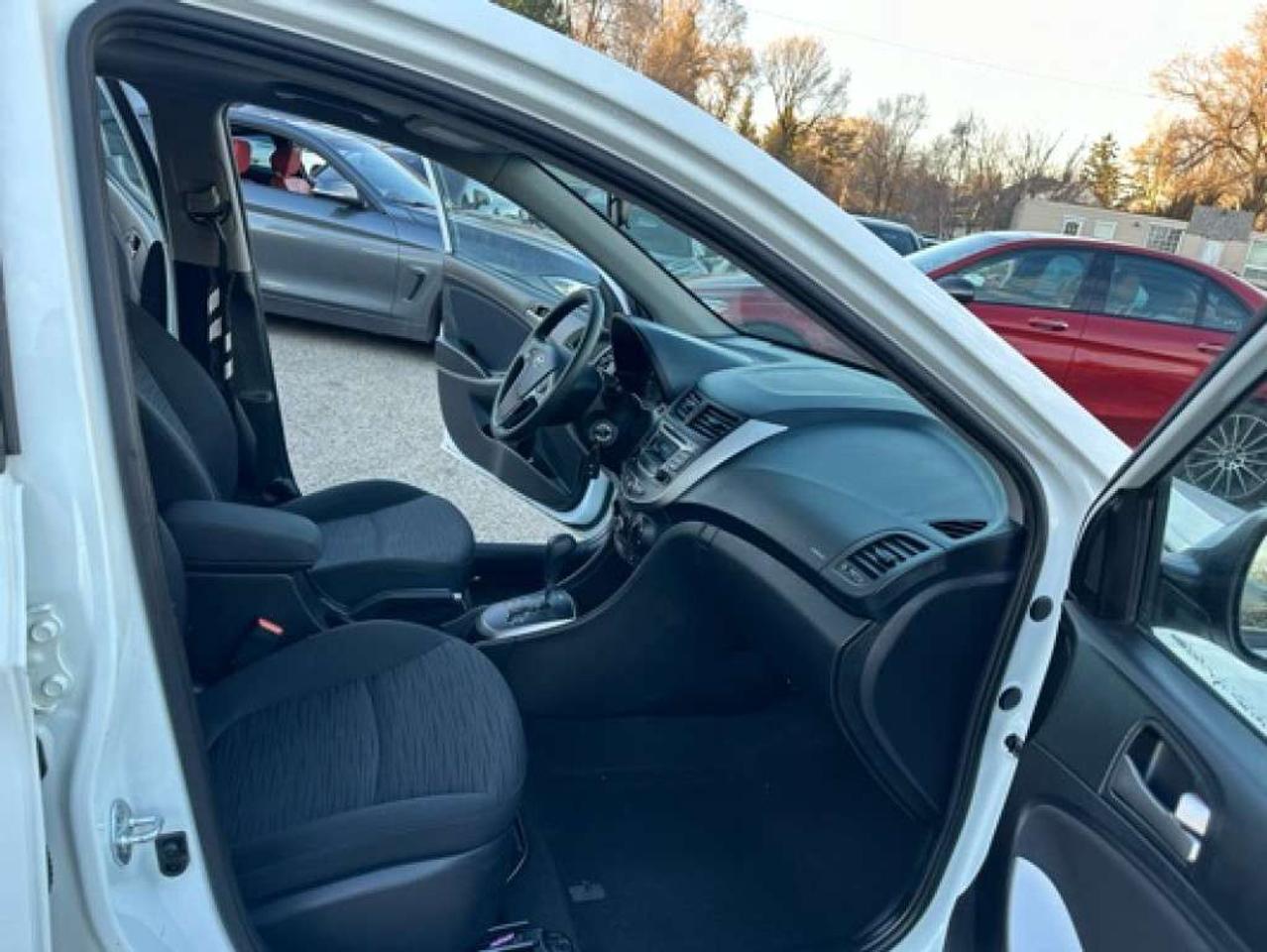 2016 Hyundai Accent 5DR HB Photo