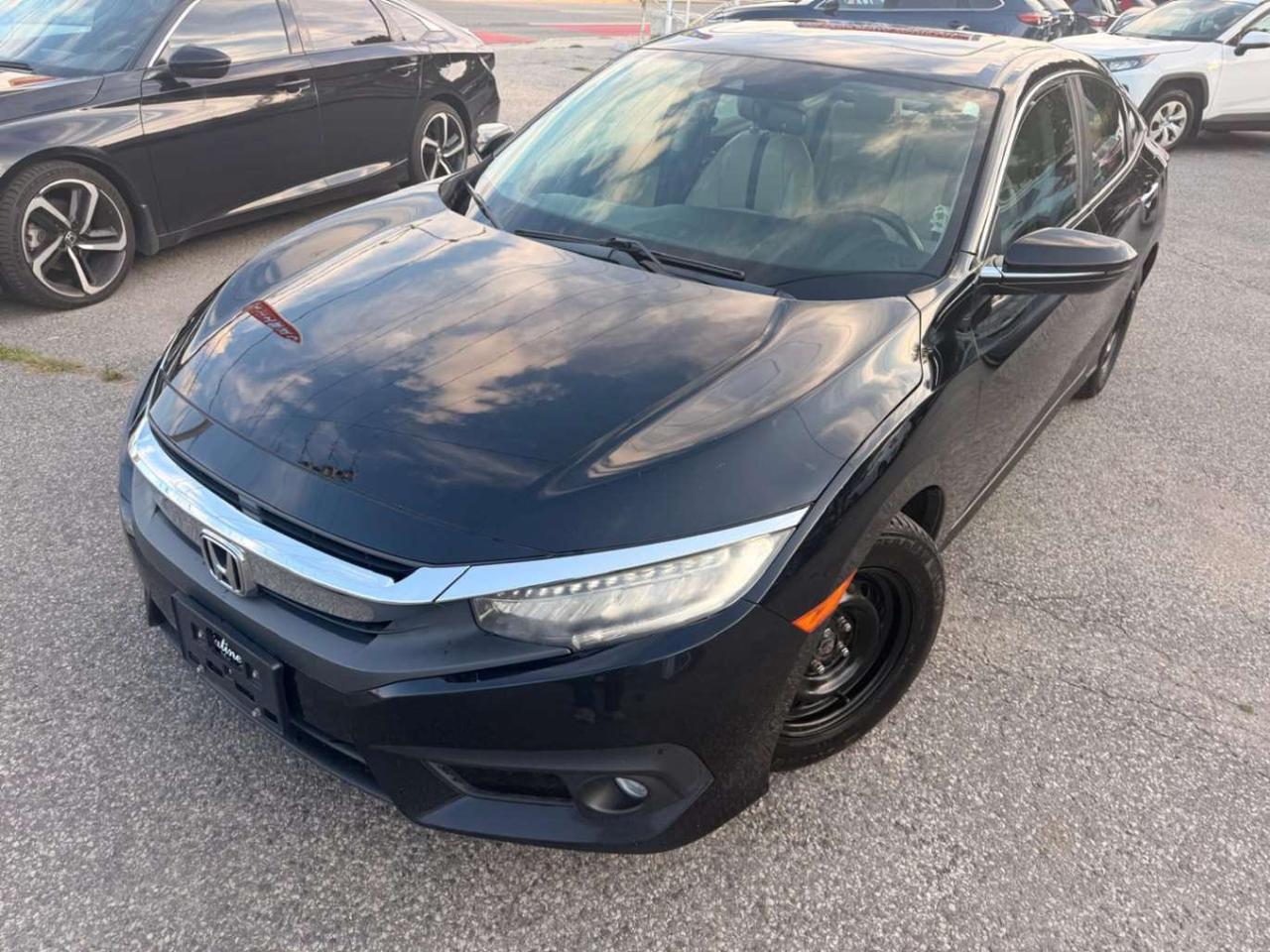 2017 Honda Civic 4dr CVT Touring Photo5