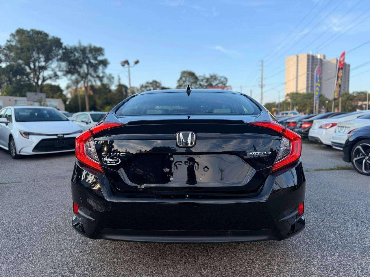 2017 Honda Civic 4dr CVT Touring Photo