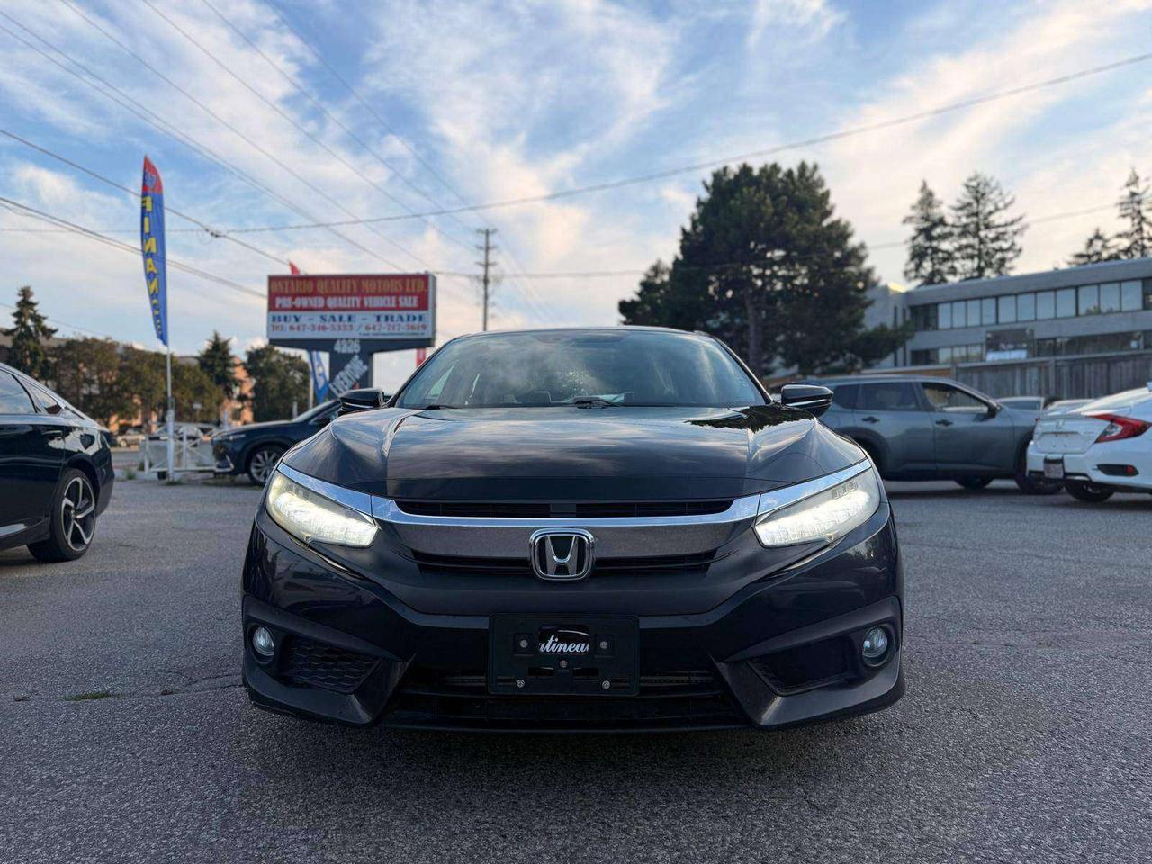 2017 Honda Civic 4dr CVT Touring Photo
