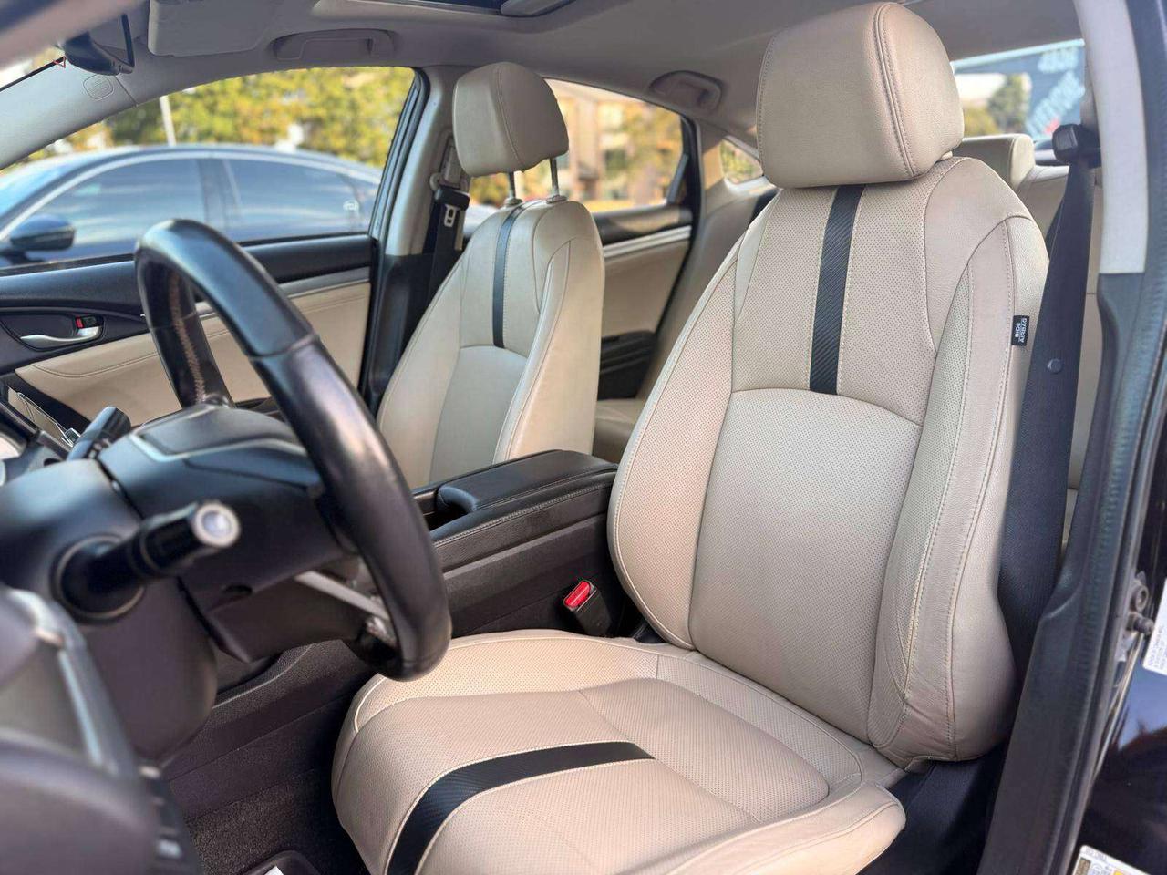 2017 Honda Civic 4dr CVT Touring Photo