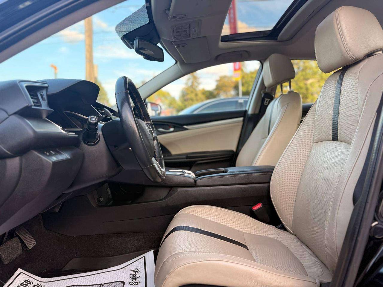 2017 Honda Civic 4dr CVT Touring Photo