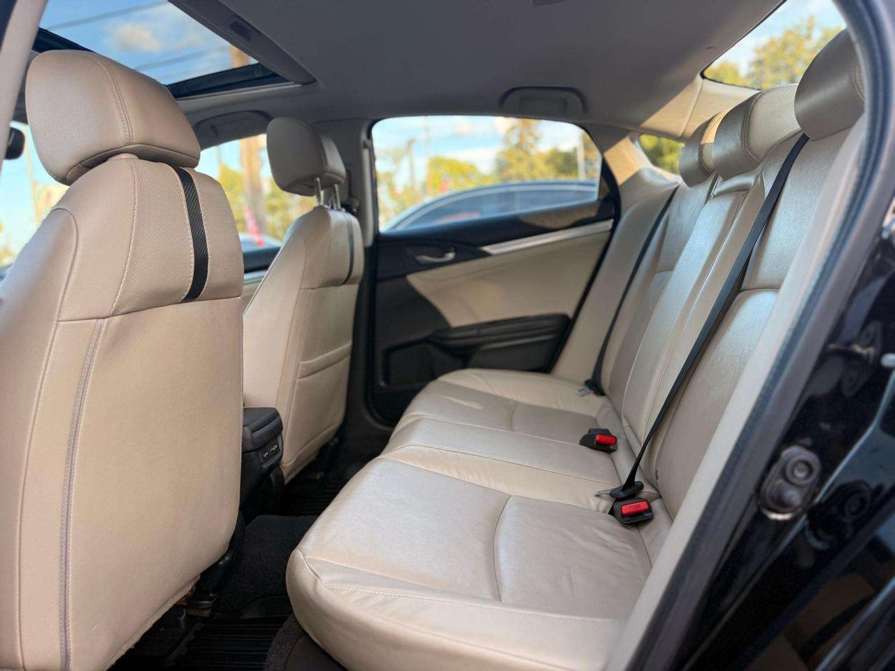 2017 Honda Civic 4dr CVT Touring Photo