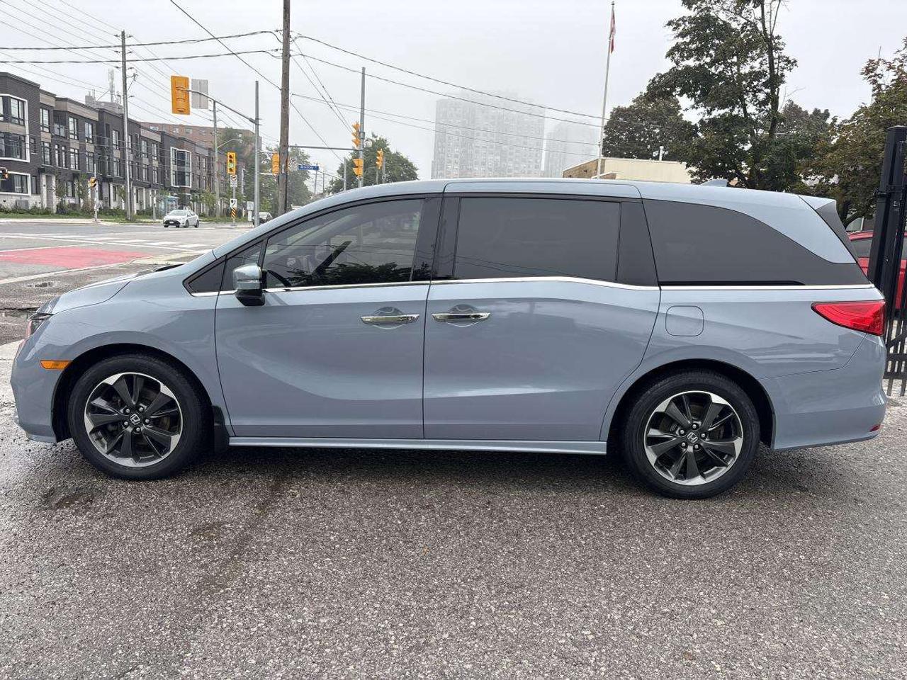 2024 Honda Odyssey Touring Photo4