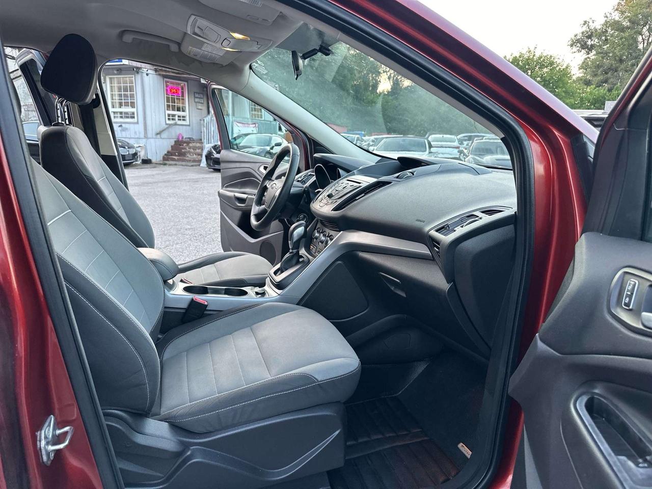 2015 Ford Escape FWD 4dr SE Photo