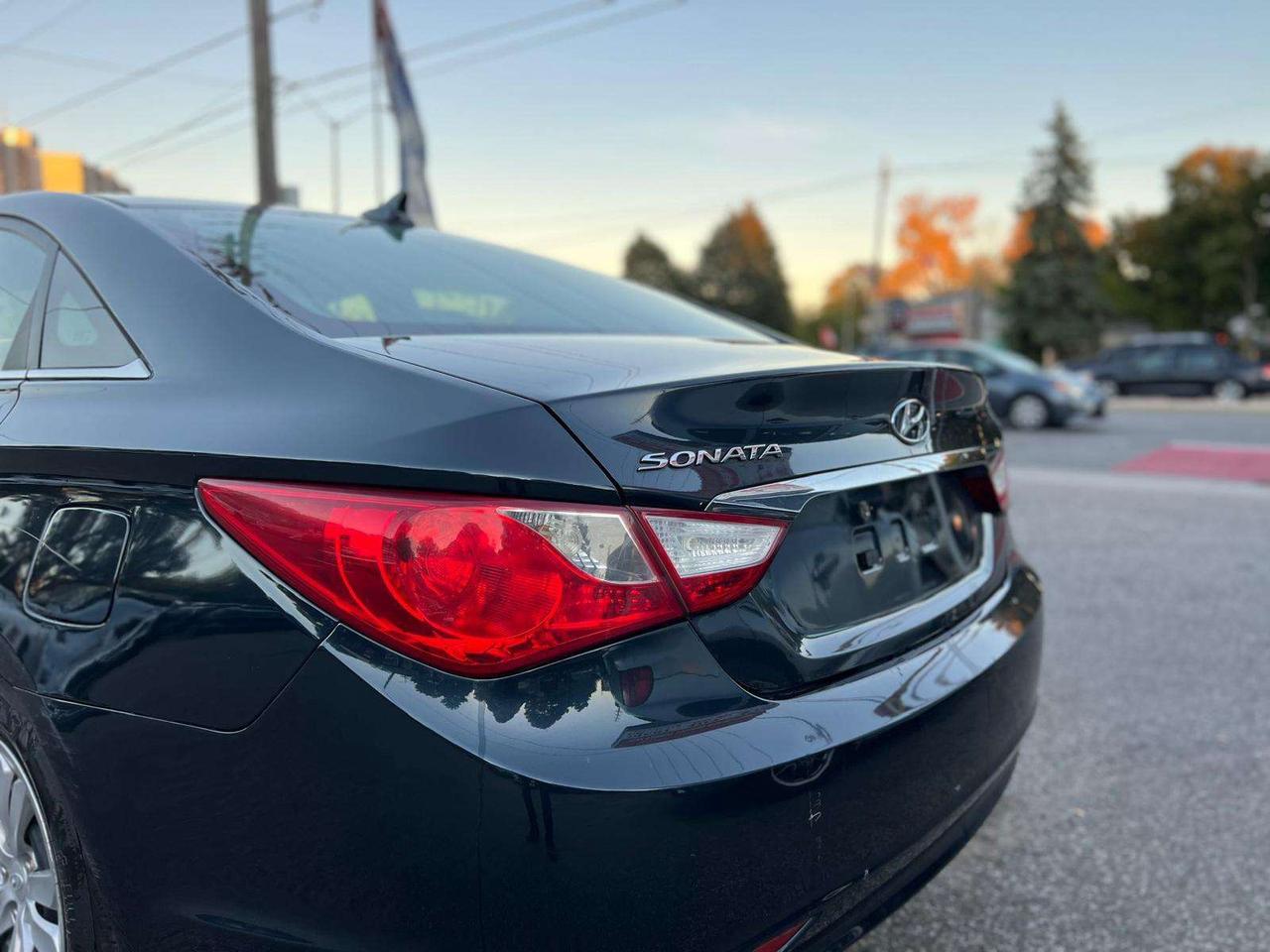 2013 Hyundai Sonata 4dr Sdn 2.4L Auto GL NEW ENGINE Photo