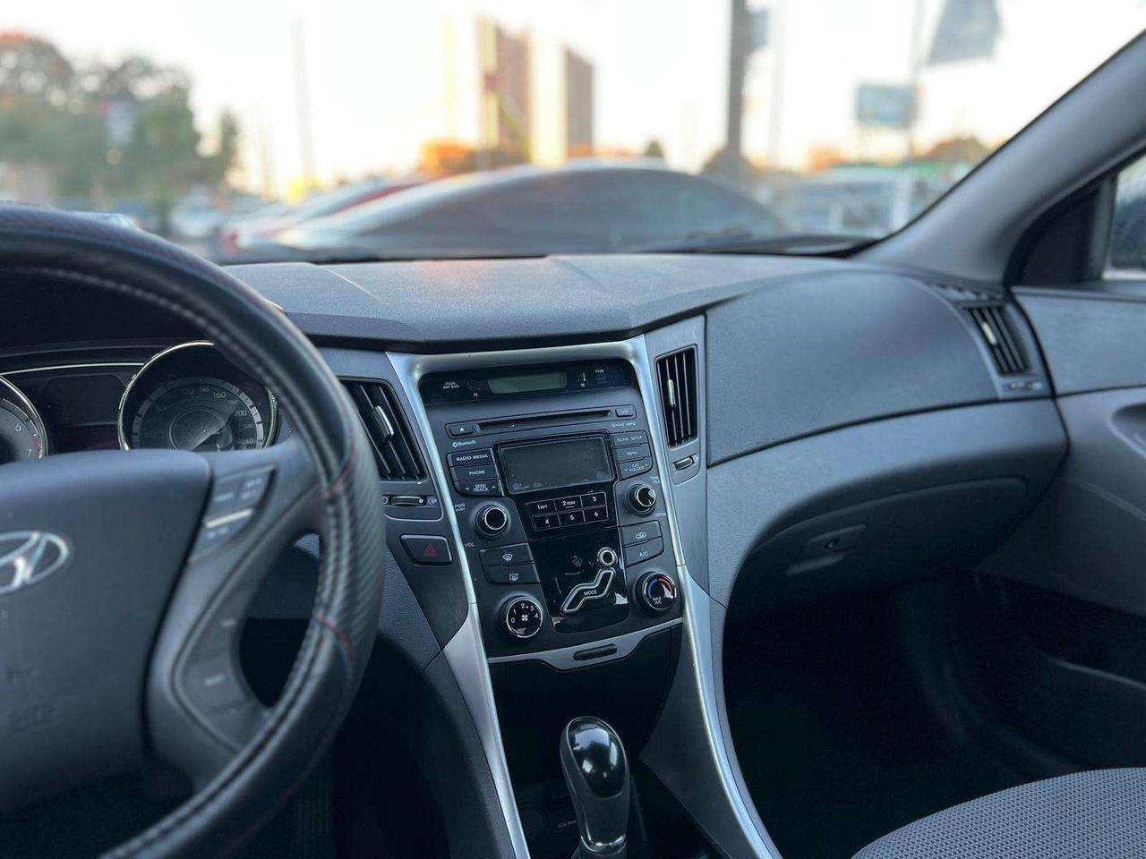 2013 Hyundai Sonata 4dr Sdn 2.4L Auto GL NEW ENGINE Photo