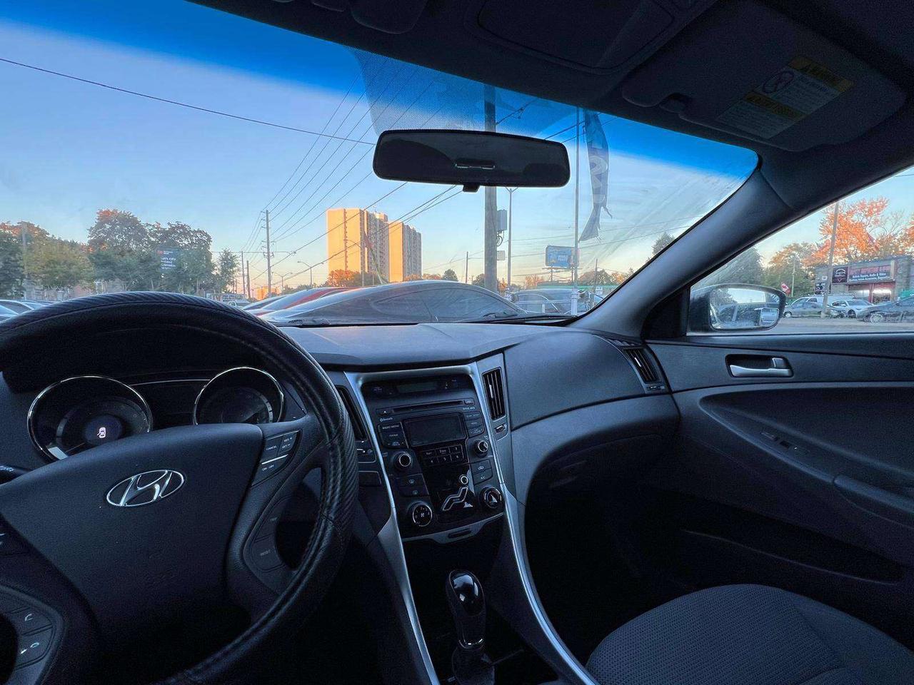 2013 Hyundai Sonata 4dr Sdn 2.4L Auto GL NEW ENGINE Photo