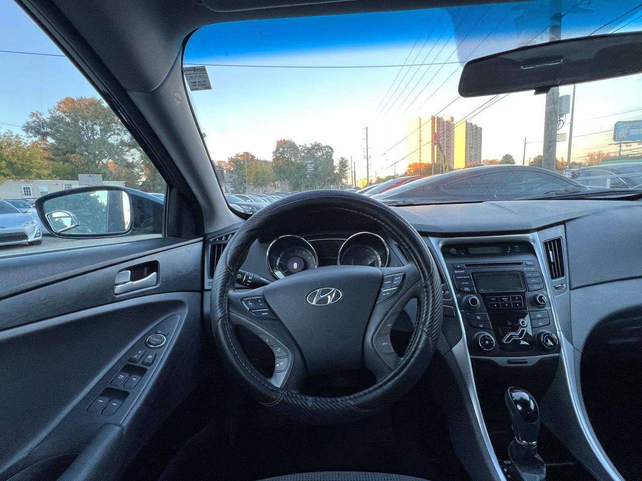2013 Hyundai Sonata 4dr Sdn 2.4L Auto GL NEW ENGINE Photo