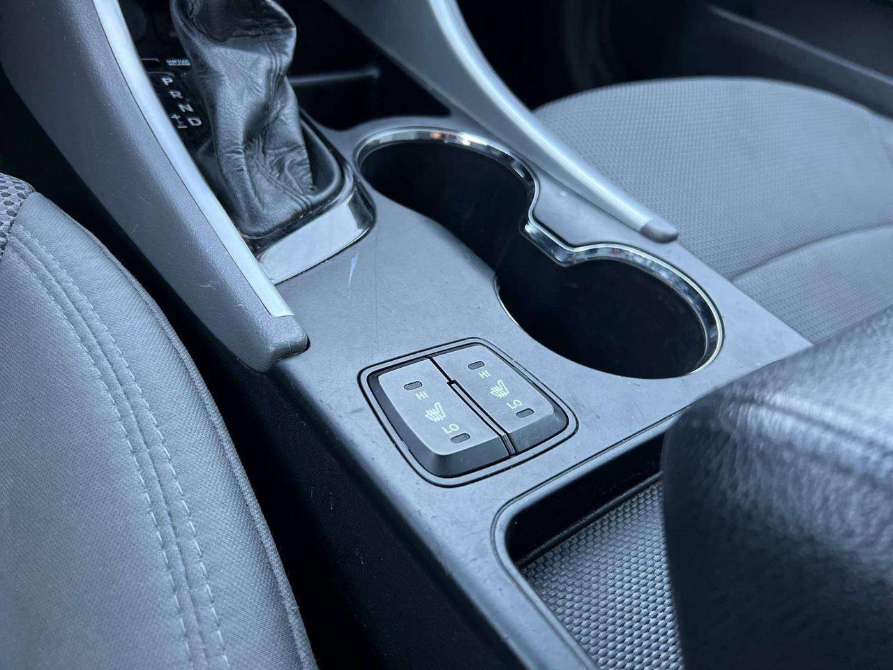 2013 Hyundai Sonata 4dr Sdn 2.4L Auto GL NEW ENGINE Photo
