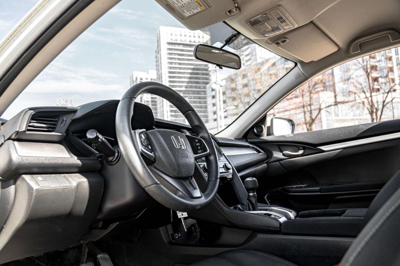 2016 Honda Civic 4dr Man LX Photo