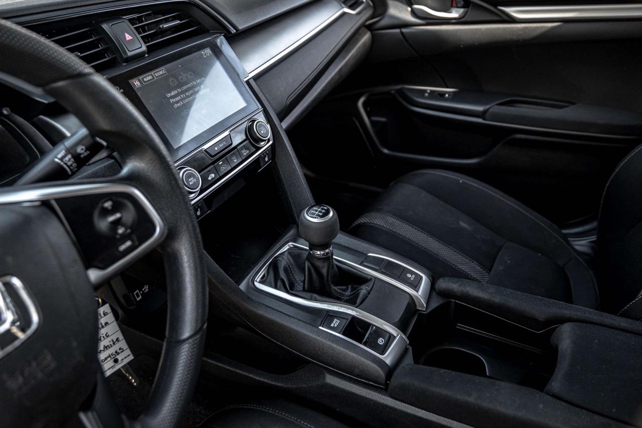 2016 Honda Civic 4dr Man LX Photo