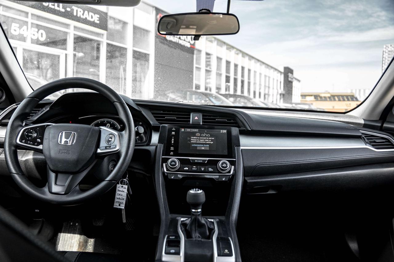 2016 Honda Civic 4dr Man LX Photo