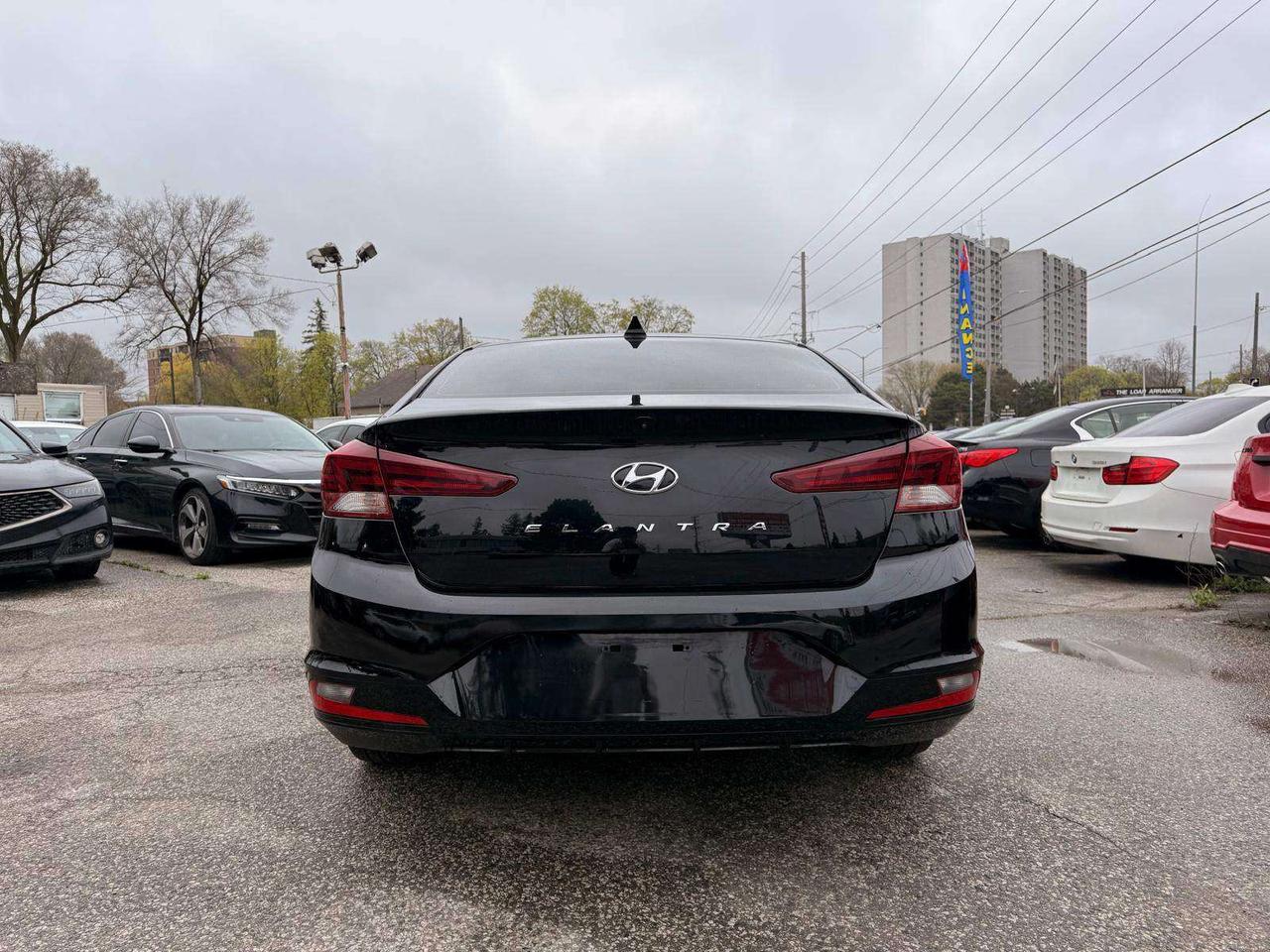 2019 Hyundai Elantra Preferred Auto w/Sun & Safety Package Photo3