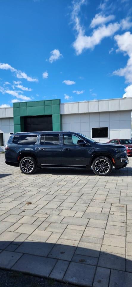 2023 Jeep Wagoneer L Series II 4dr 4x4 Photo