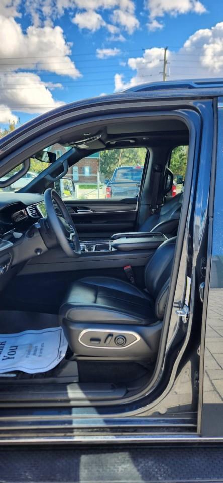 2023 Jeep Wagoneer L Series II 4dr 4x4 Photo