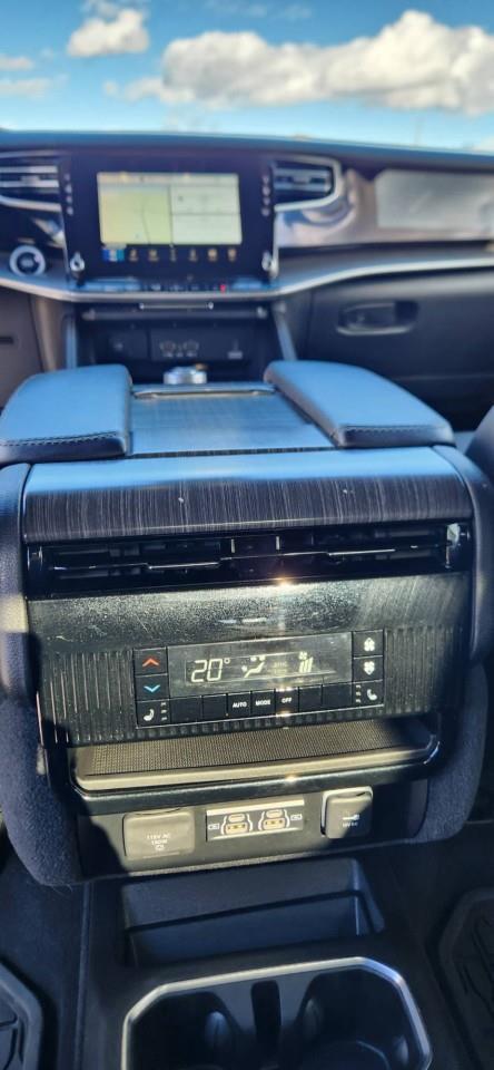 2023 Jeep Wagoneer L Series II 4dr 4x4 Photo