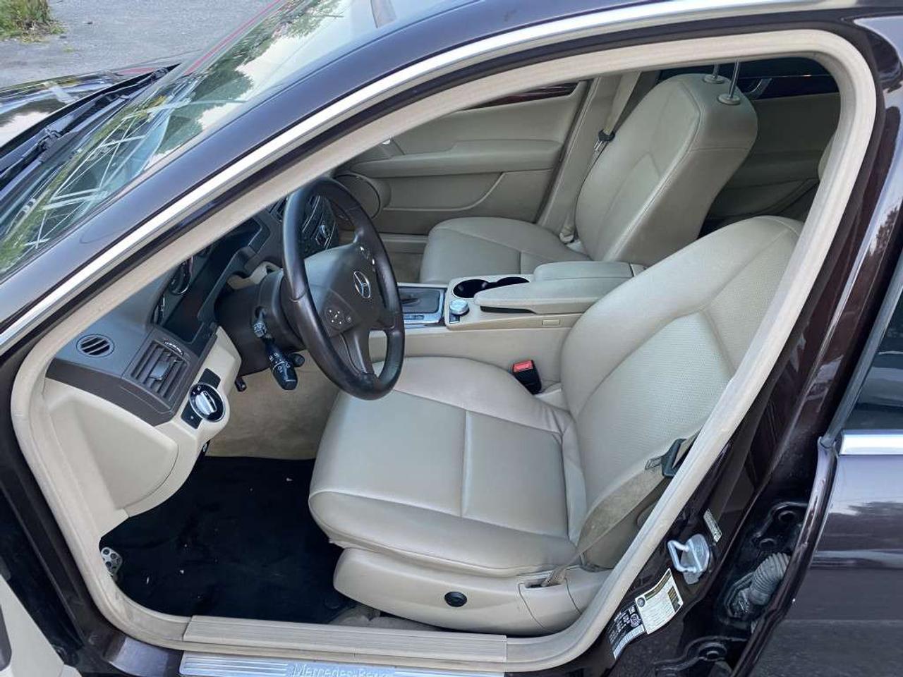 2011 Mercedes-Benz C-Class 4dr Sdn 3.0L 4MATIC Photo