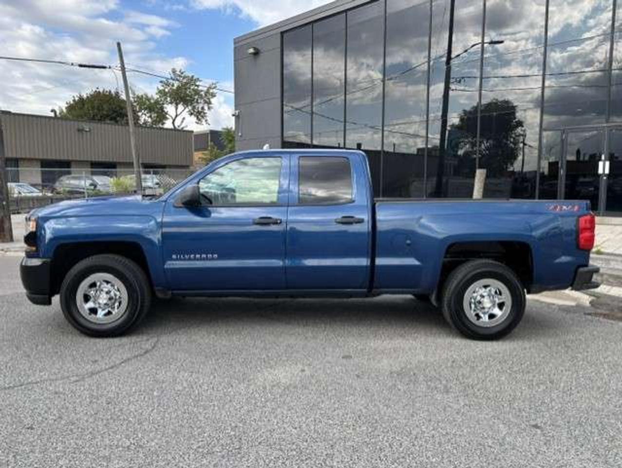 2018 Chevrolet Silverado 1500 4X4 V6 DOUBLE CAB-CAMERA-NEW TIRES-CERTIFIED Photo1