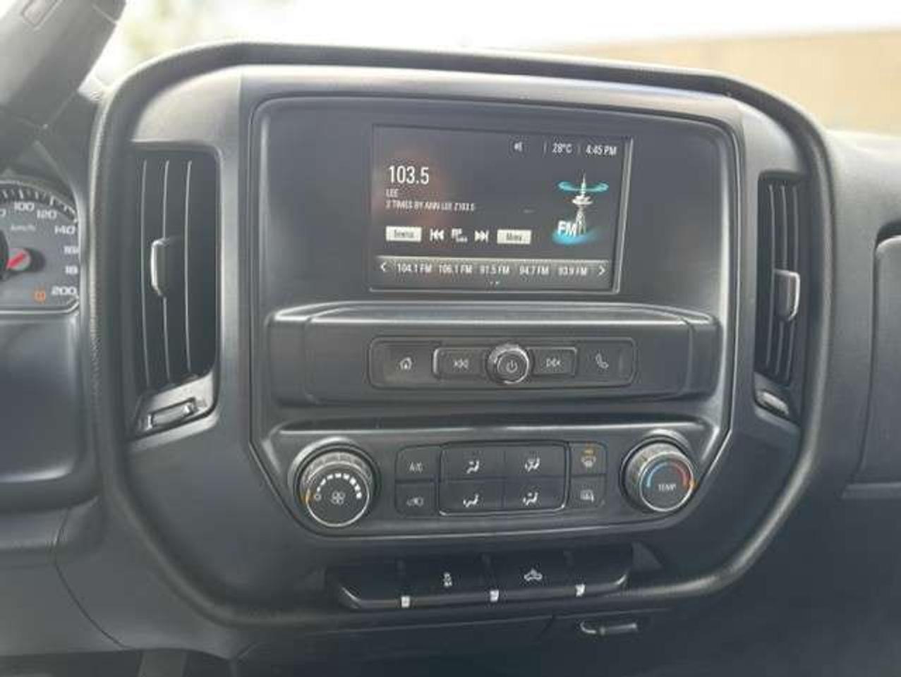 2018 Chevrolet Silverado 1500 4X4 V6 DOUBLE CAB-CAMERA-NEW TIRES-CERTIFIED Photo