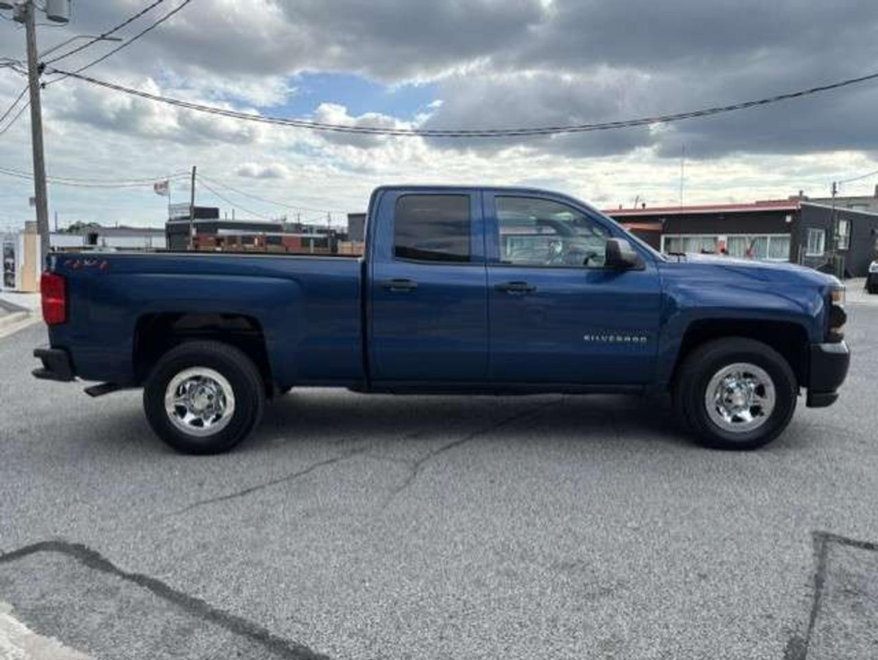 2018 Chevrolet Silverado 1500 4X4 V6 DOUBLE CAB-CAMERA-NEW TIRES-CERTIFIED Photo
