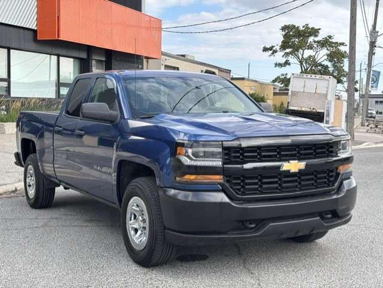 2018 Chevrolet Silverado 1500 4X4 V6 DOUBLE CAB-CAMERA-NEW TIRES-CERTIFIED Photo