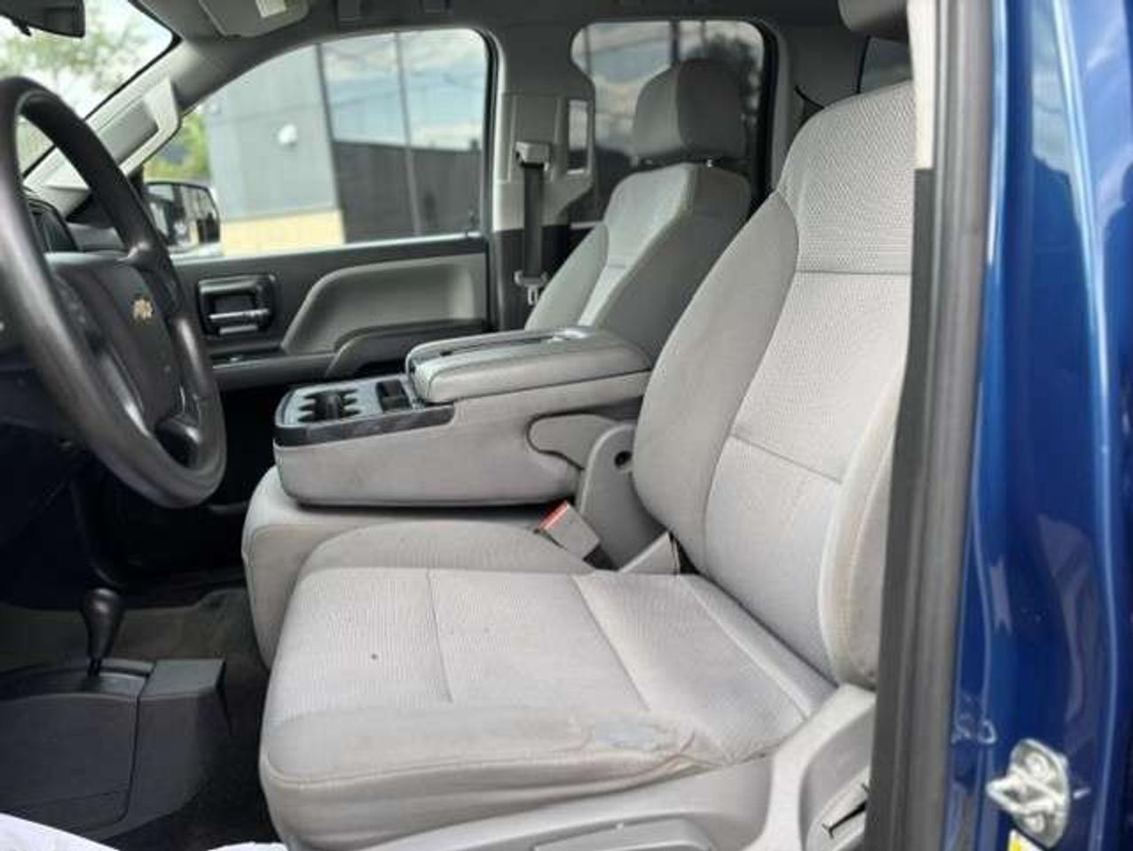 2018 Chevrolet Silverado 1500 4X4 V6 DOUBLE CAB-CAMERA-NEW TIRES-CERTIFIED Photo