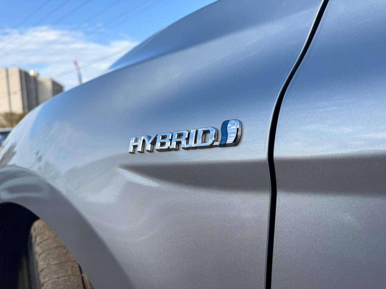 2021 Toyota Camry Hybrid SE Auto Photo