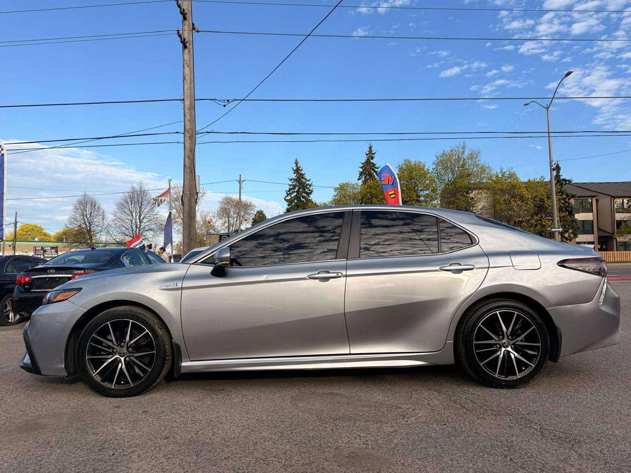 2021 Toyota Camry Hybrid SE Auto Photo